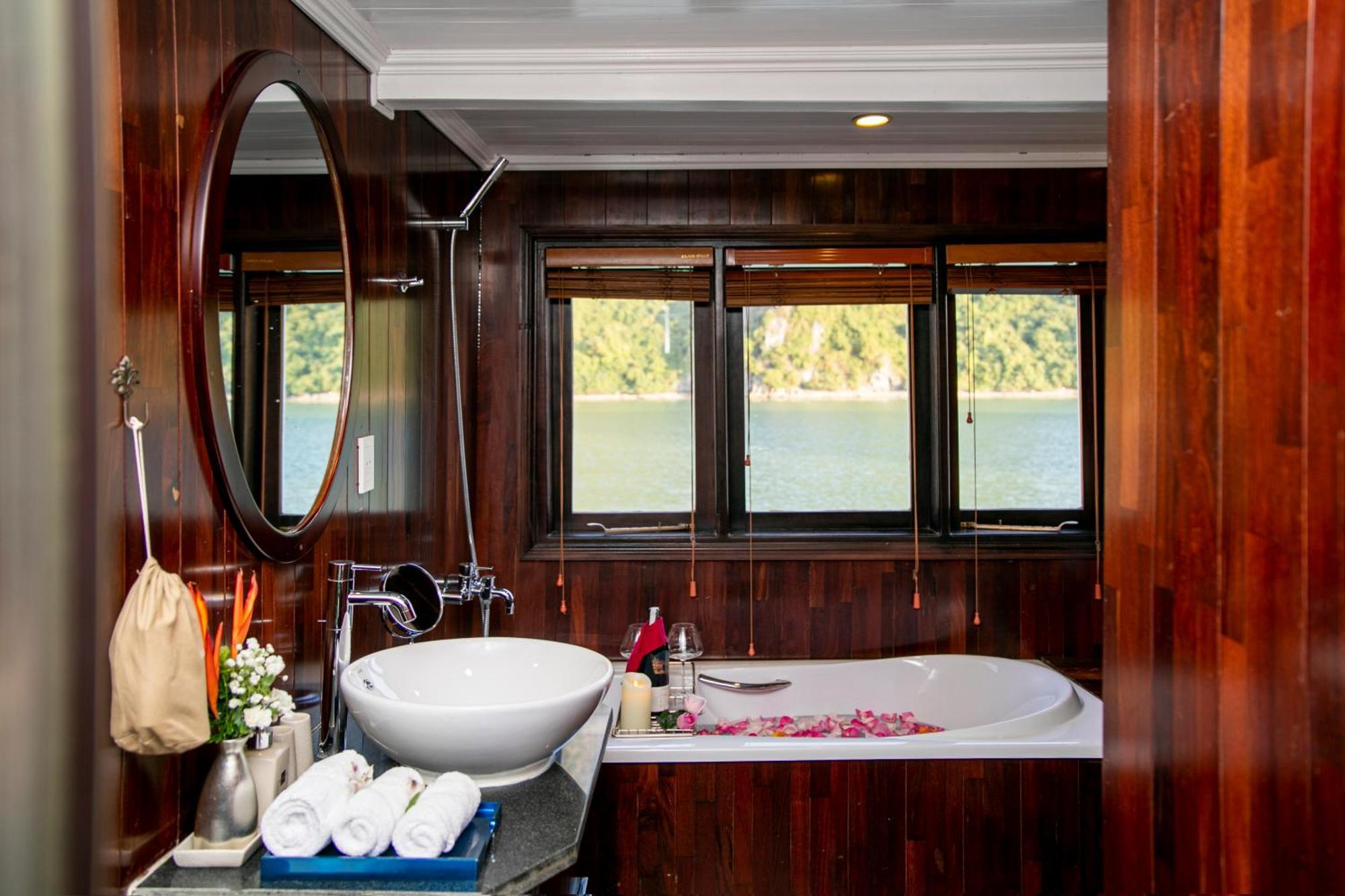 Hotel Bhaya Legend Cruises Ha Long Esterno foto