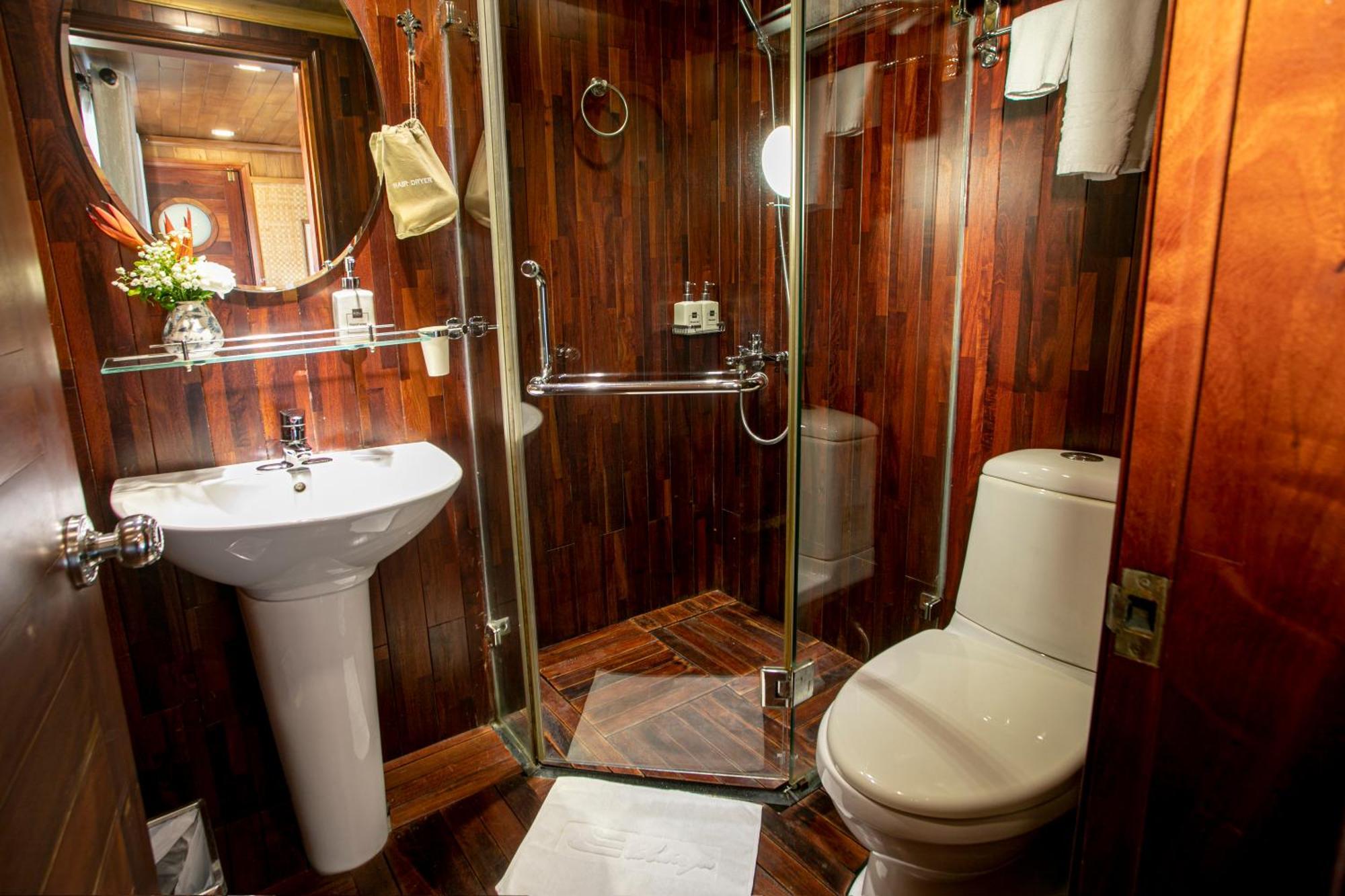Hotel Bhaya Legend Cruises Ha Long Esterno foto